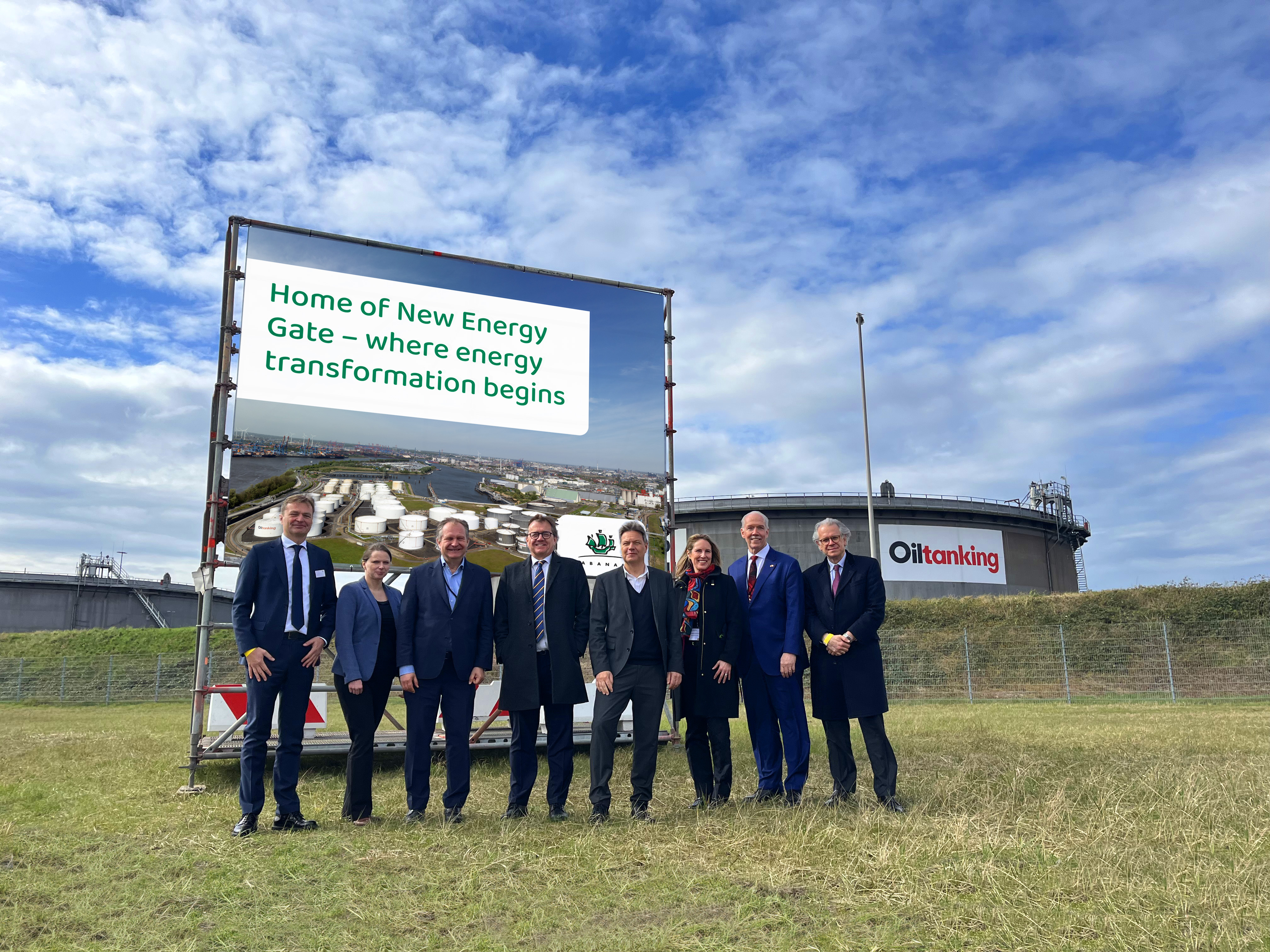 MB_Energy_Signing_Letter_of_Intent_with_Pattern_Energy_Group_Picture