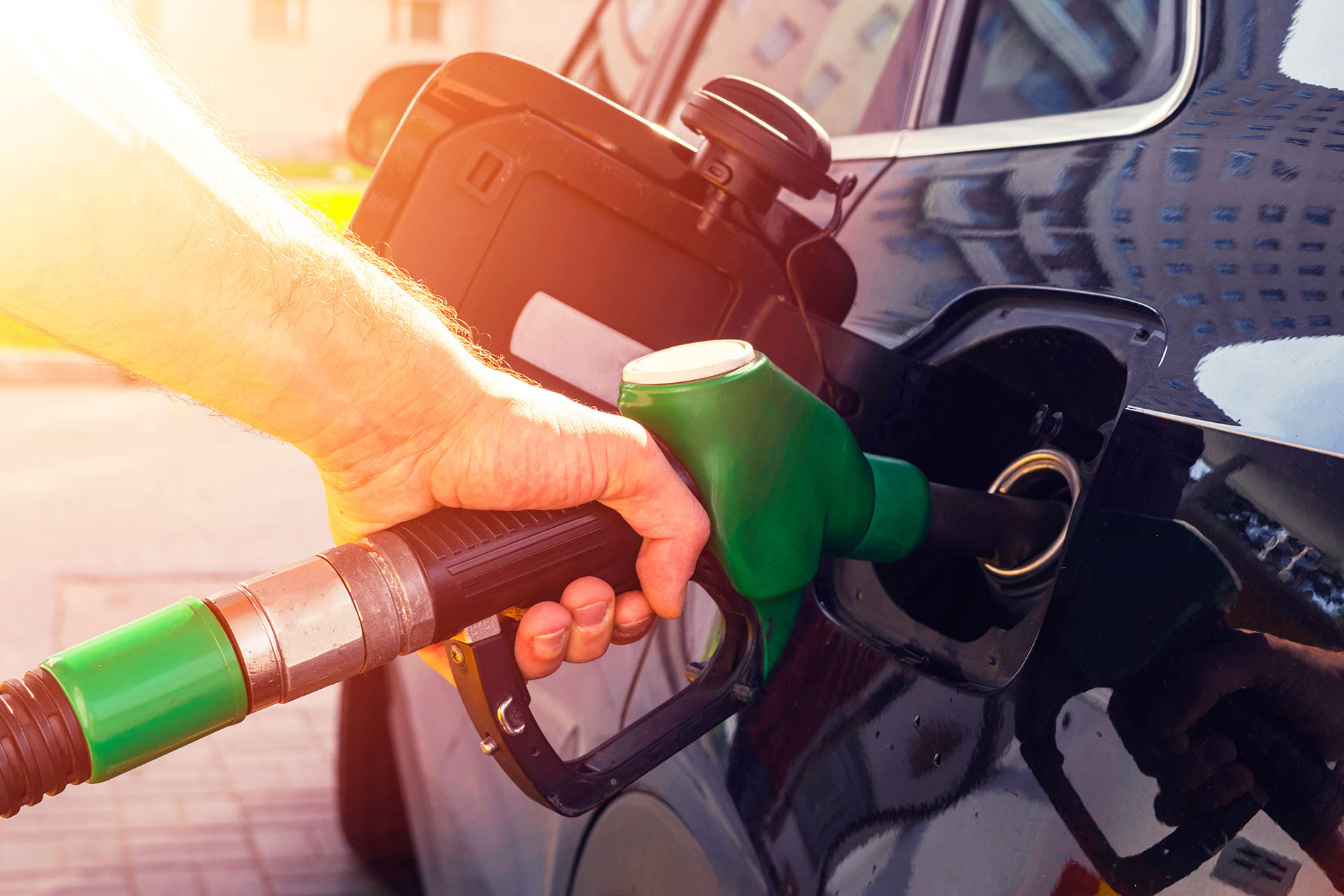 image_service-station-fuel-pump_AdobeStock_238510763_Standardlizenz_2022-03-05_1920px
